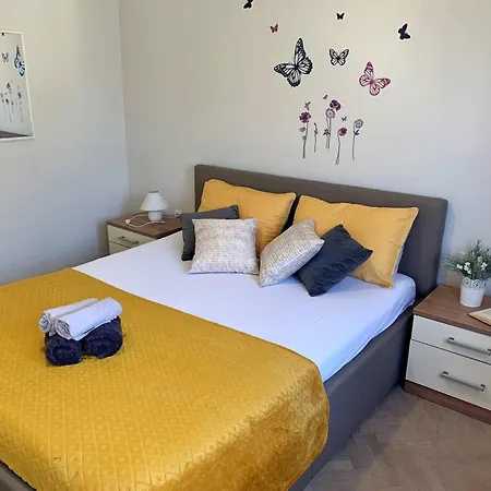 Apartment Rozi *