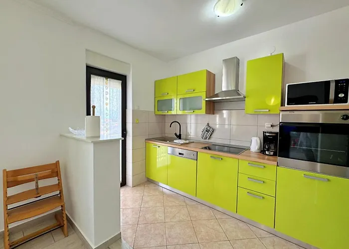 Apartment Rozi *