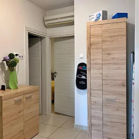 Rozi Apartment *