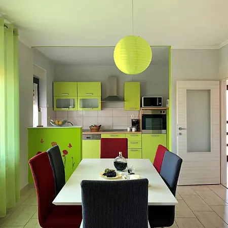 Rozi Apartment *