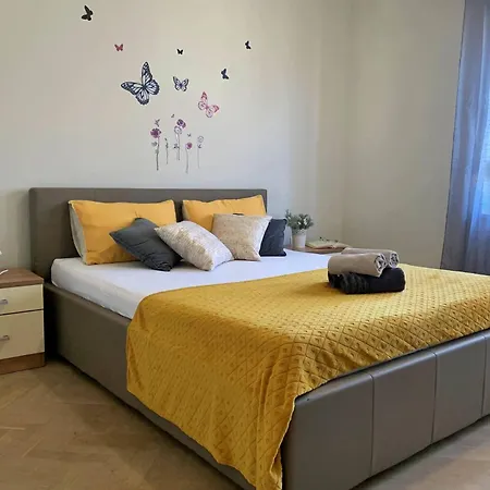 Rozi Apartment *
