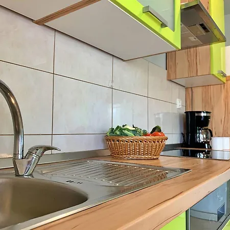 Apartment Rozi *